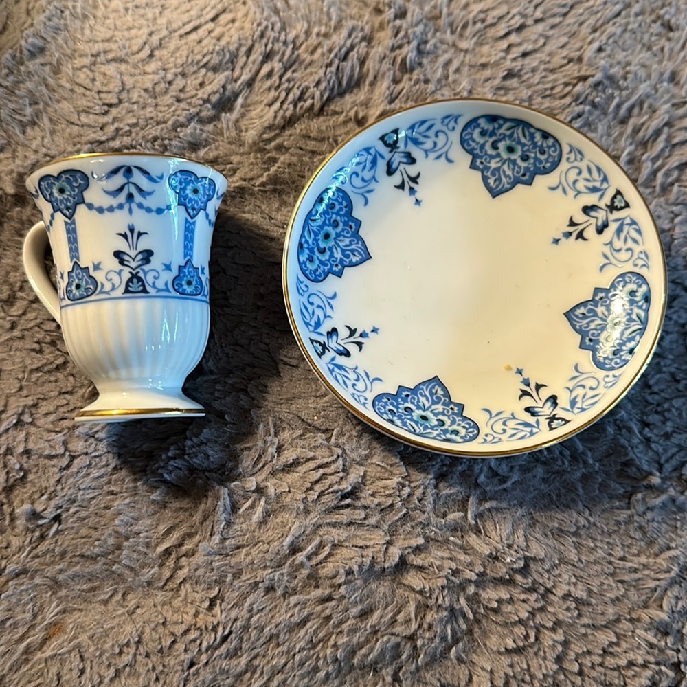 Avon Vintage “European Tradition” Cup & Saucer Collection Medici Porcelain